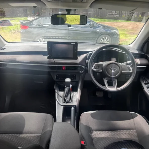 Салон Toyota YARIS ATIV 2025 года