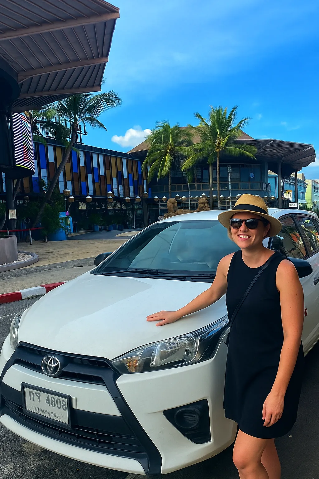 Что лучше снять в аренду на Равай — машину или скутер?